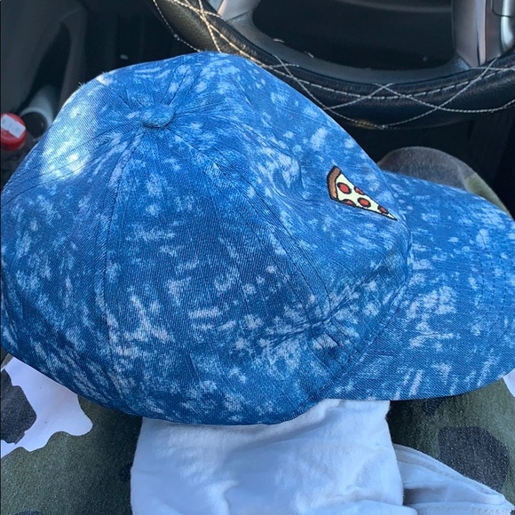 Pizza hat - Picture 2 of 3